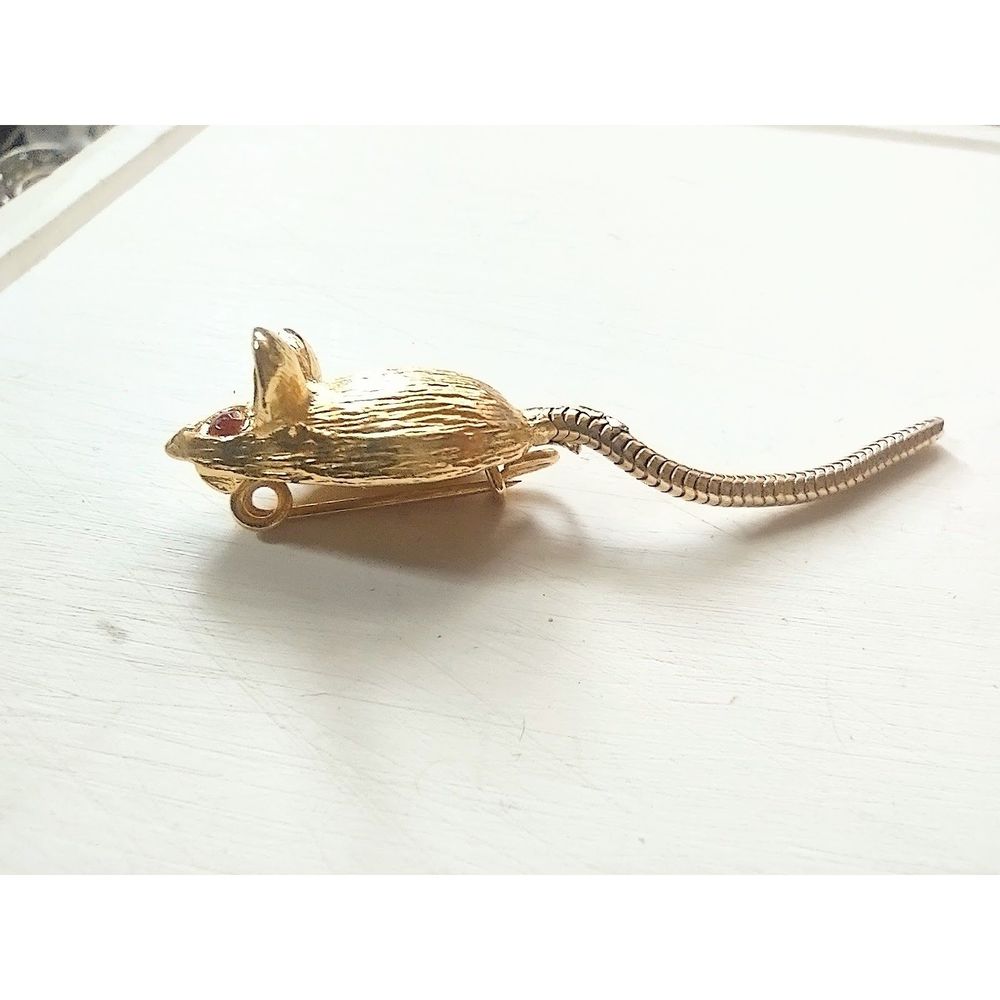 Vintage Gerry's 60's Small Mouse Pin Brooch Gold Tone Red Rhinestone Eyes - Picture 3 of 6